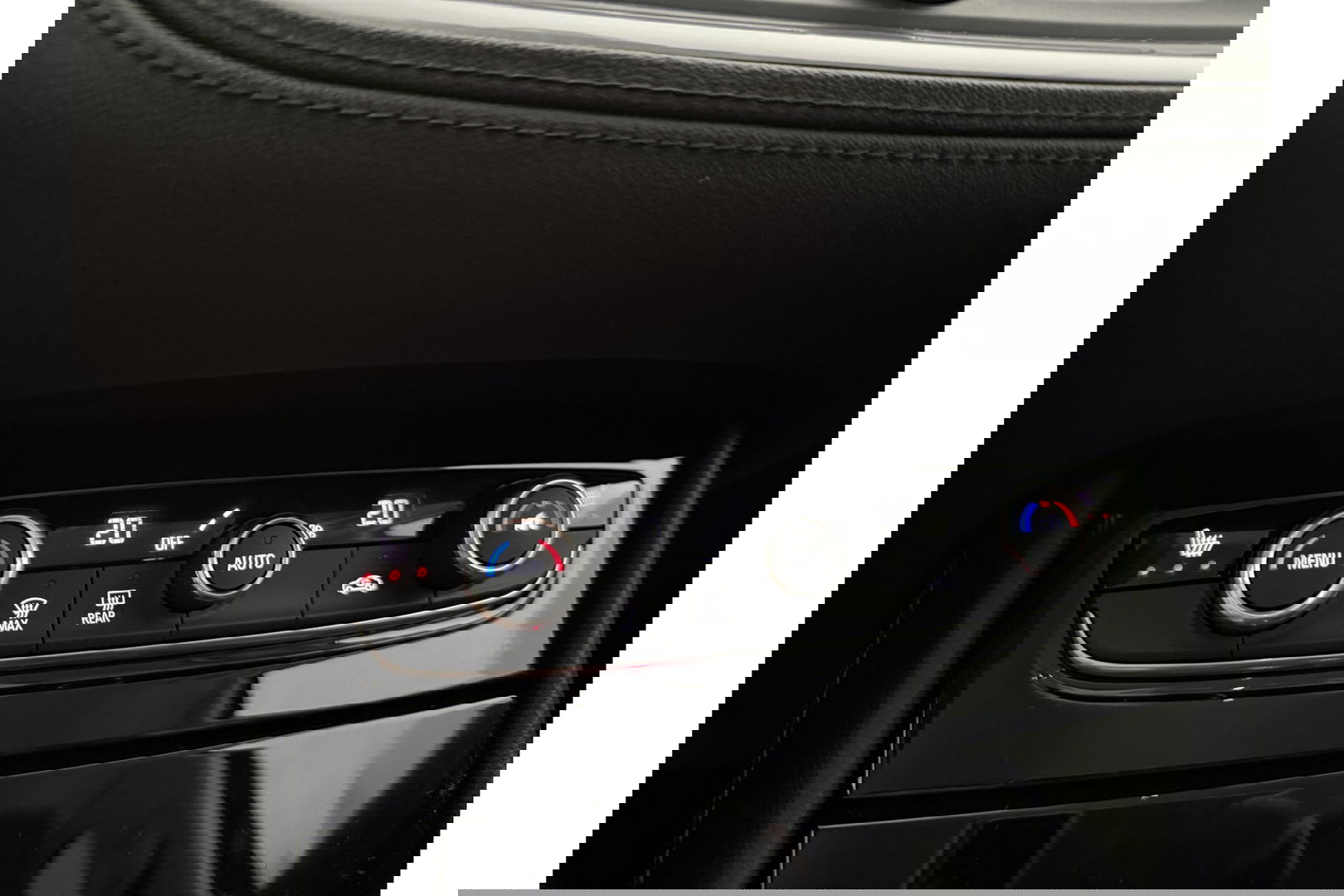 Opel Grandland X 1.2 Turbo Business Executive Clima Carplay LED Navi Cruise PDC 17"LMV Stoel/Stuurverwarming