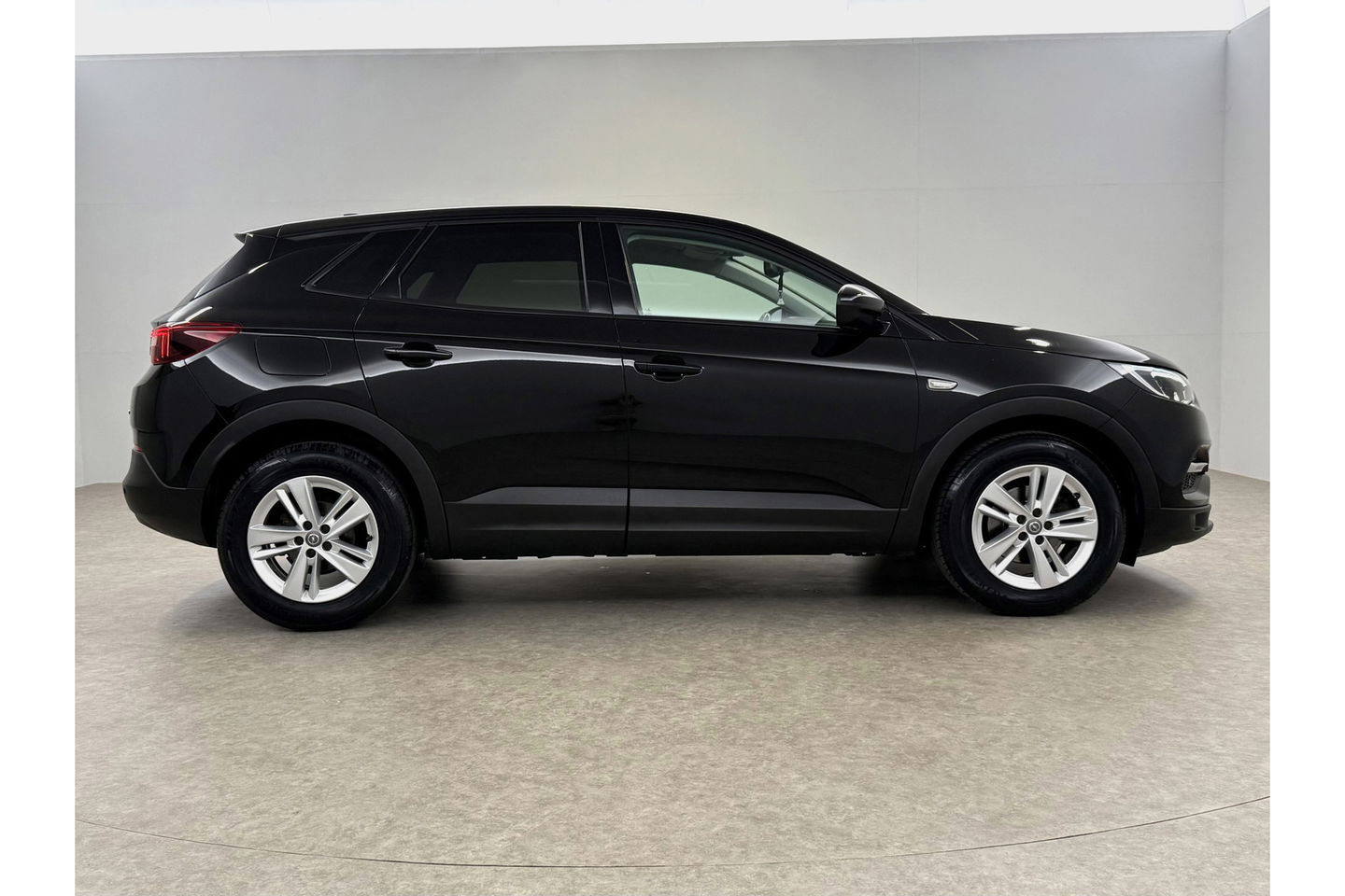 Opel Grandland X 1.2 Turbo Business Executive Clima Carplay LED Navi Cruise PDC 17"LMV Stoel/Stuurverwarming