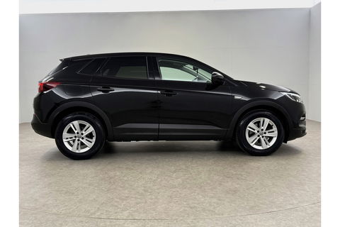 Opel Grandland X 1.2 Turbo Business Executive Clima Carplay LED Navi Cruise PDC 17"LMV Stoel/Stuurverwarming