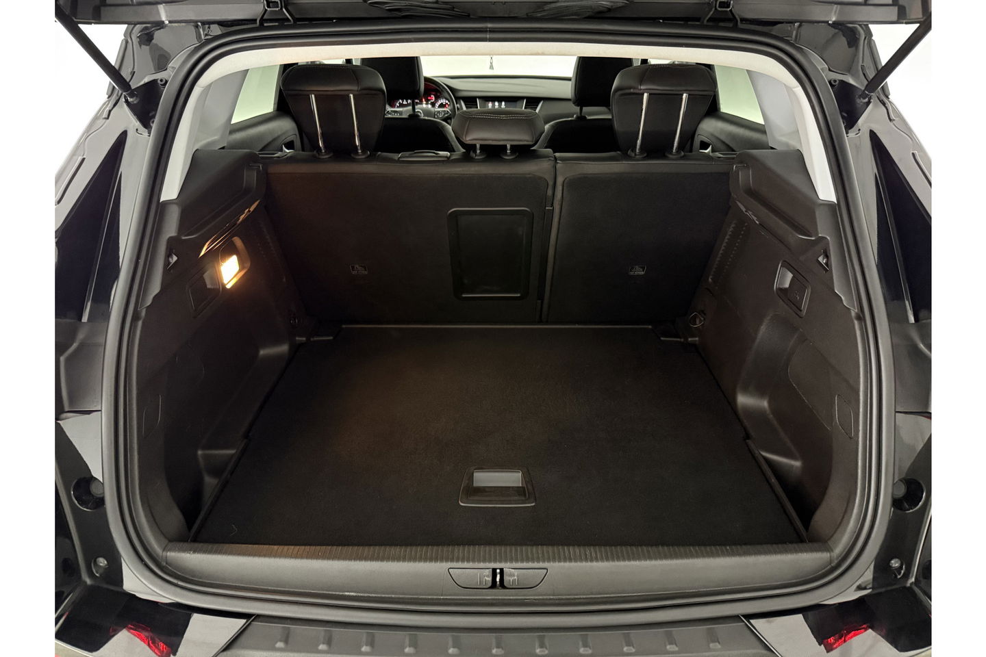 Opel Grandland X 1.2 Turbo Business Executive Clima Carplay LED Navi Cruise PDC 17"LMV Stoel/Stuurverwarming