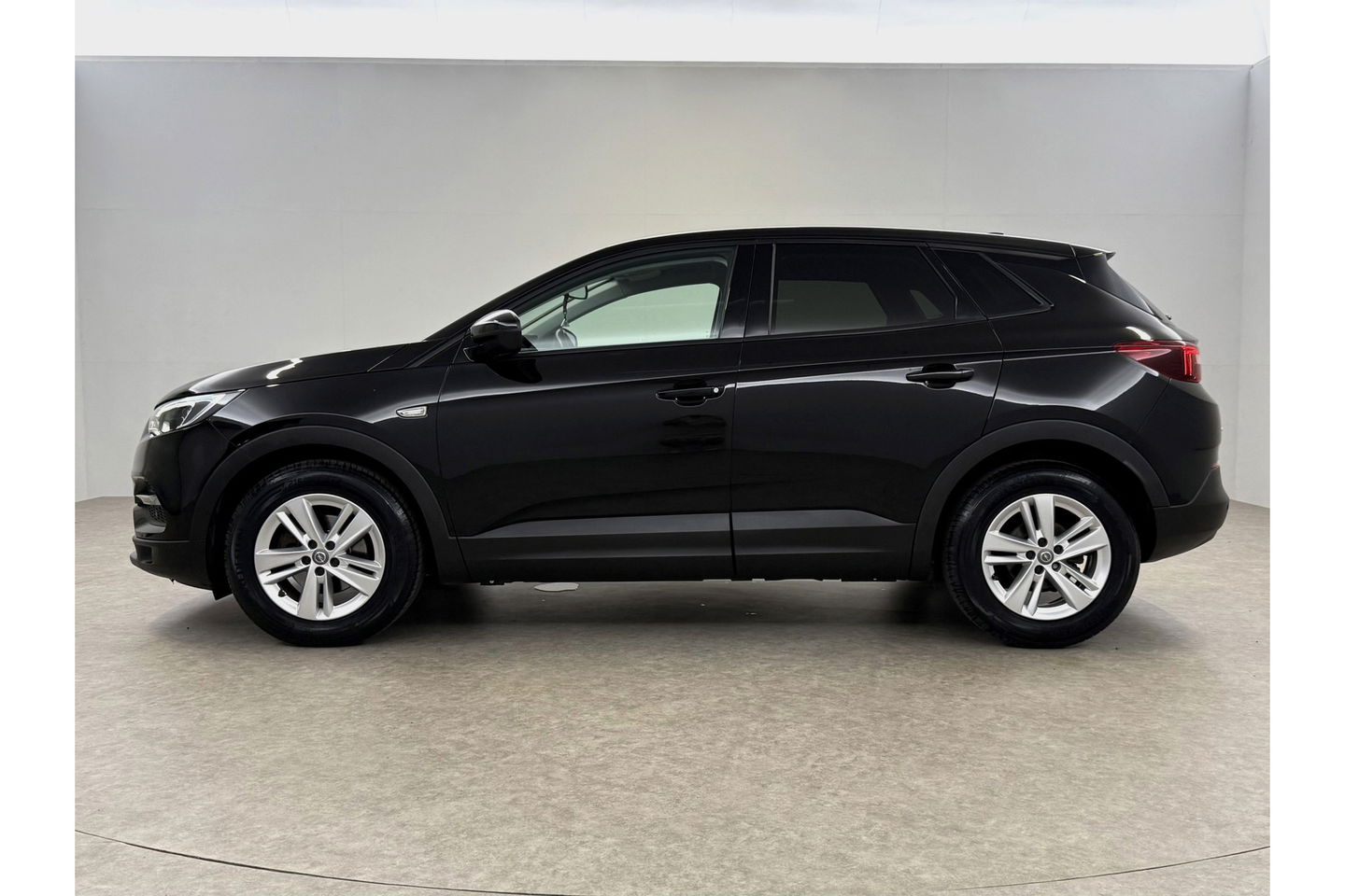 Opel Grandland X 1.2 Turbo Business Executive Clima Carplay LED Navi Cruise PDC 17"LMV Stoel/Stuurverwarming