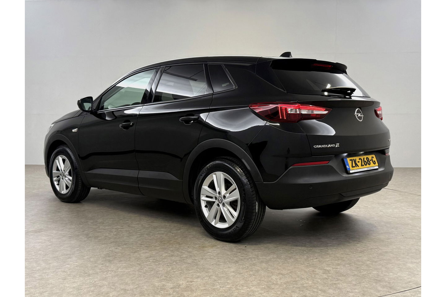 Opel Grandland X 1.2 Turbo Business Executive Clima Carplay LED Navi Cruise PDC 17"LMV Stoel/Stuurverwarming