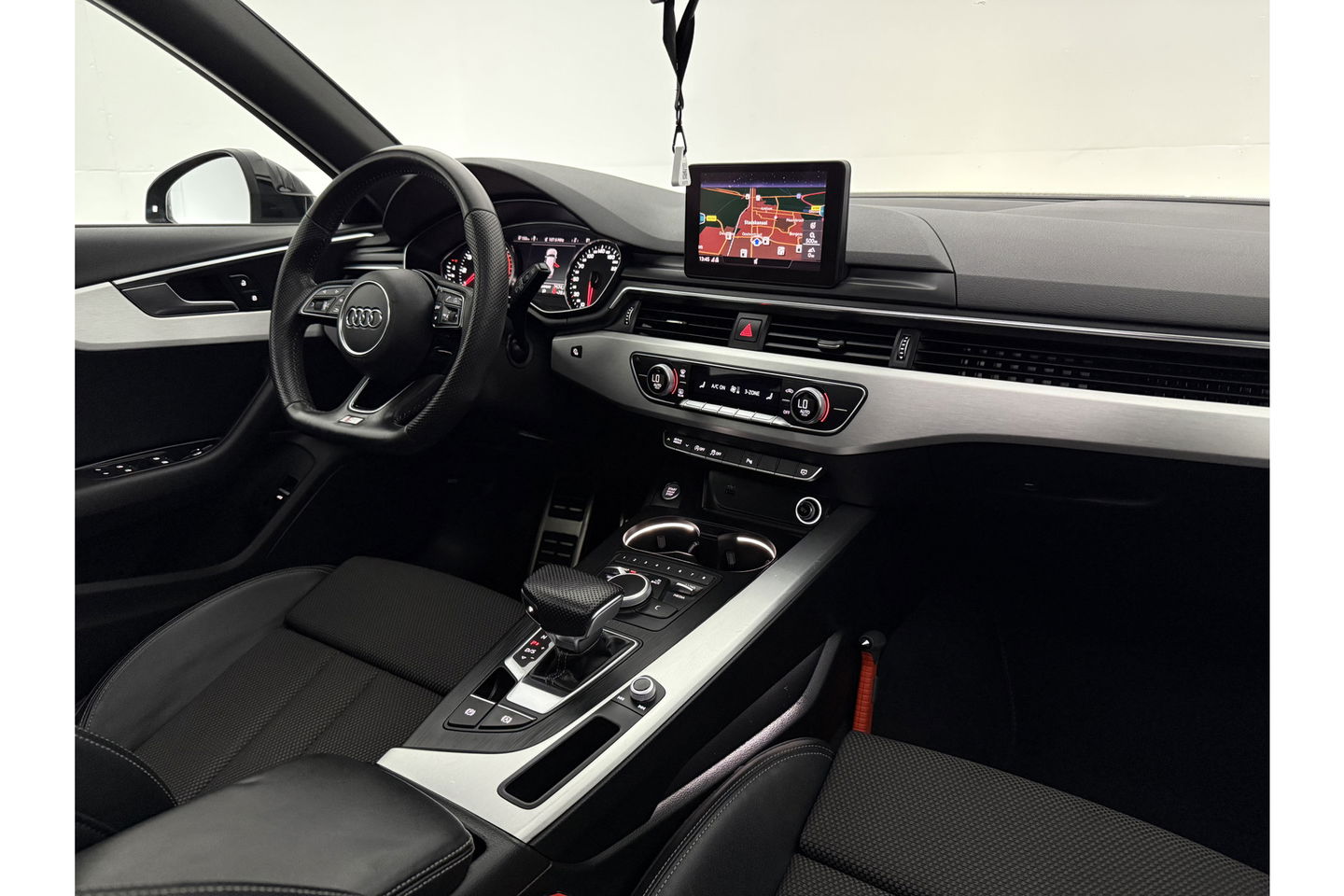 Audi A4 35 TFSI 150PK S-line Pano LED Camera Cruise Clima Navi PDC 18''LMV