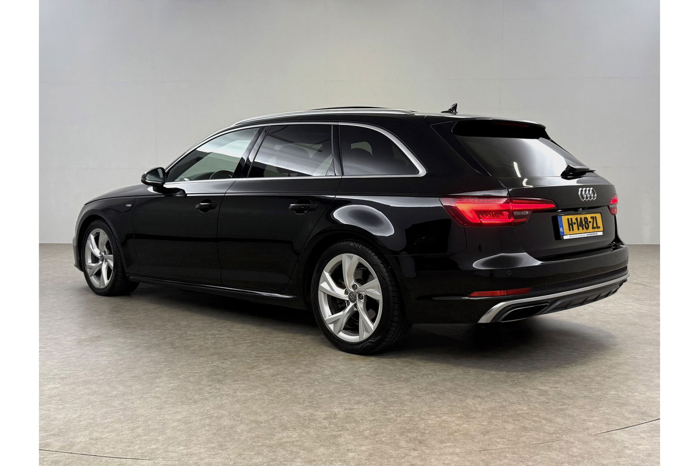 Audi A4 35 TFSI 150PK S-line Pano LED Camera Cruise Clima Navi PDC 18''LMV