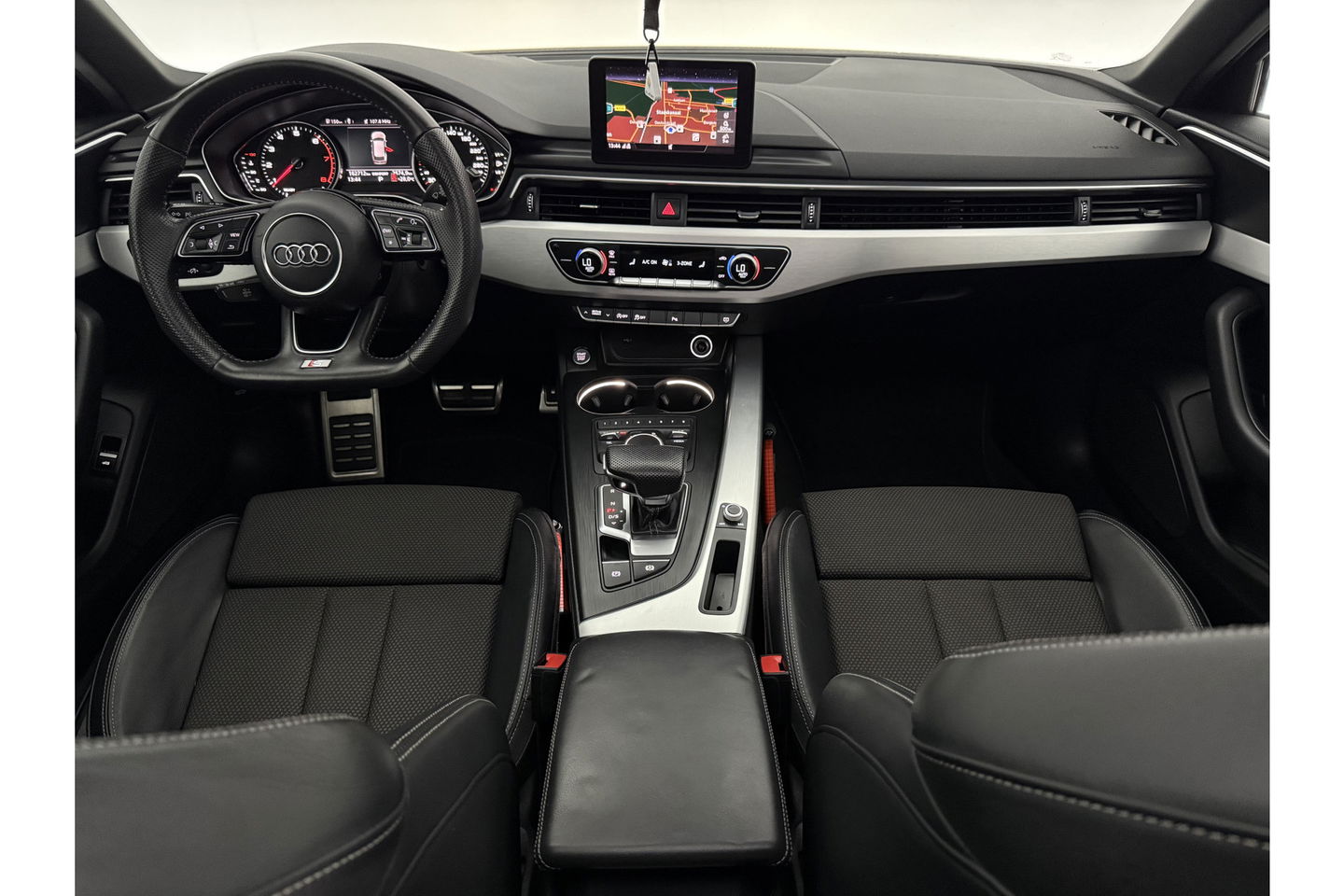 Audi A4 35 TFSI 150PK S-line Pano LED Camera Cruise Clima Navi PDC 18''LMV