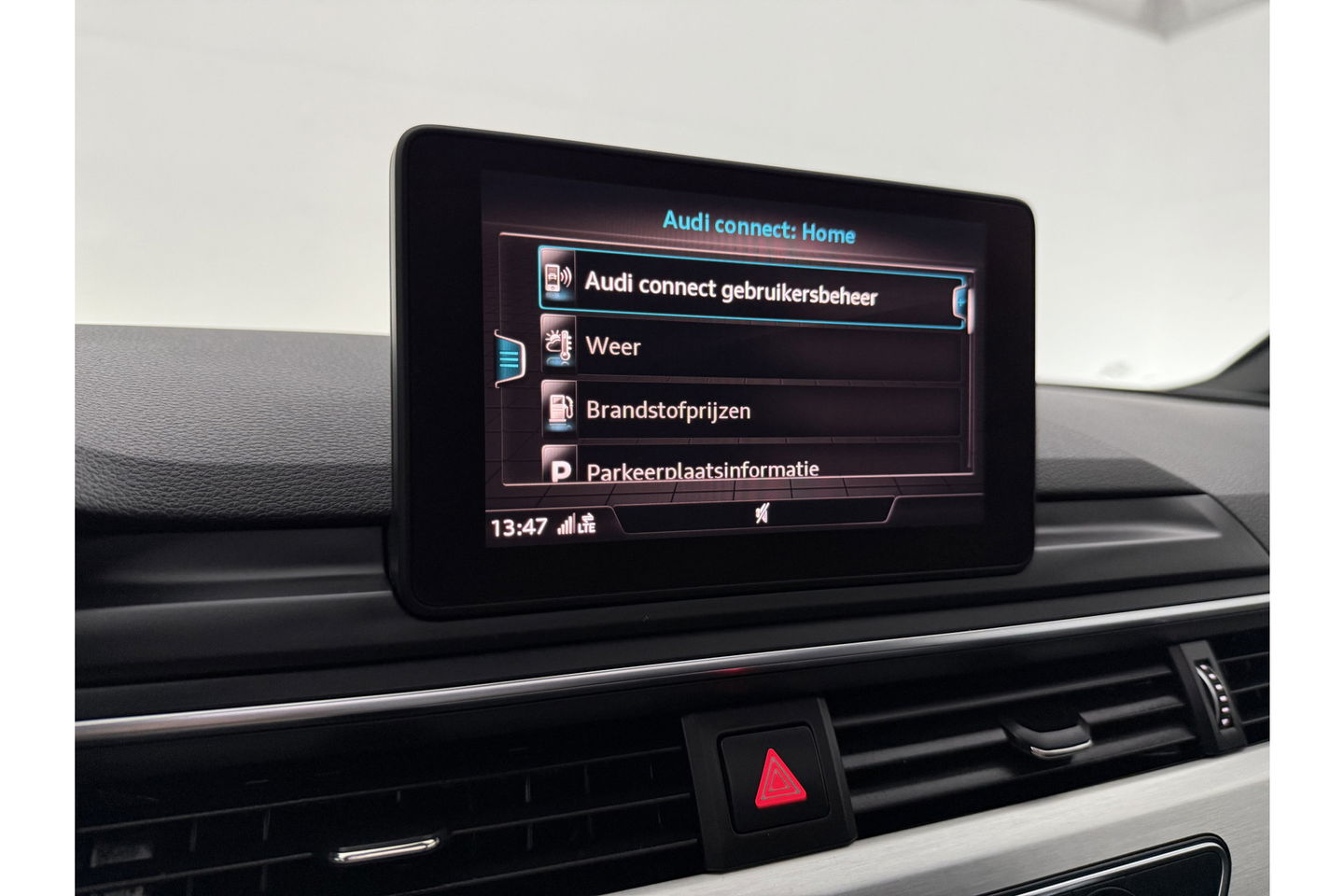 Audi A4 35 TFSI 150PK S-line Pano LED Camera Cruise Clima Navi PDC 18''LMV