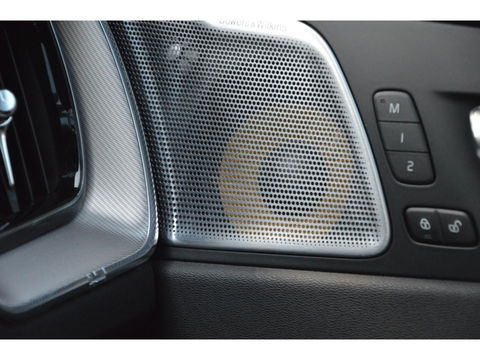 Volvo XC60 T8 Hybride AWD Inscription | Pilot-Assist | Bowers & Wilkins | 360º Camera | Head-Up Display | Stoel ventilatie |