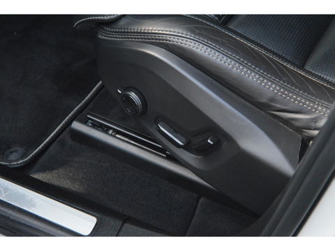 Volvo XC60 T8 Hybride AWD Inscription | Pilot-Assist | Bowers & Wilkins | 360º Camera | Head-Up Display | Stoel ventilatie |