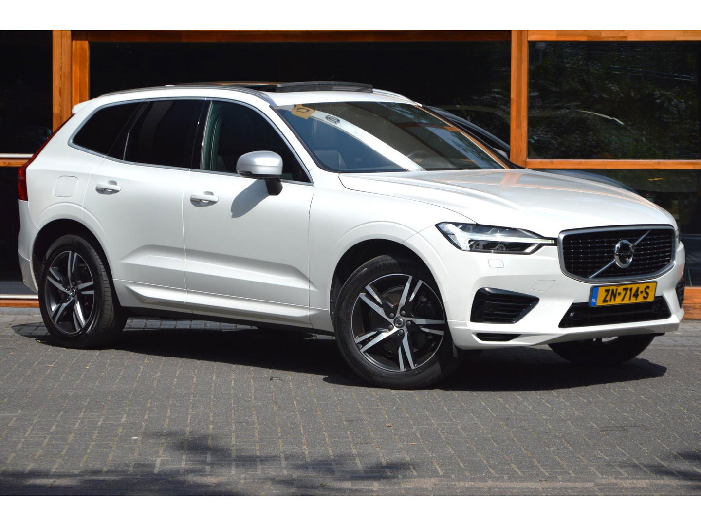 Volvo XC60 T8 Hybride AWD Inscription | Pilot-Assist | Bowers & Wilkins | 360º Camera | Head-Up Display | Stoel ventilatie |