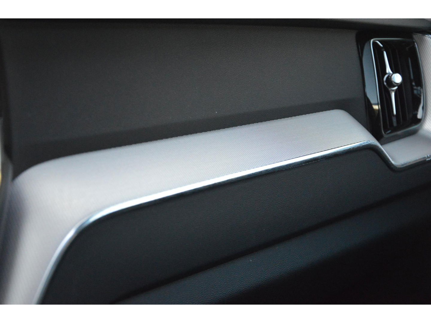 Volvo XC60 T8 Hybride AWD Inscription | Pilot-Assist | Bowers & Wilkins | 360º Camera | Head-Up Display | Stoel ventilatie |