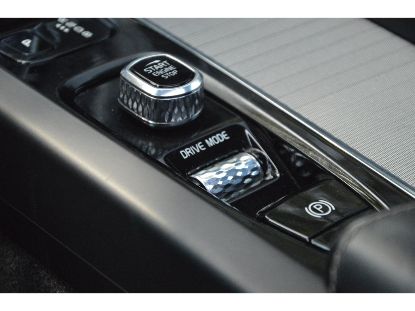 Volvo XC60 T8 Hybride AWD Inscription | Pilot-Assist | Bowers & Wilkins | 360º Camera | Head-Up Display | Stoel ventilatie |