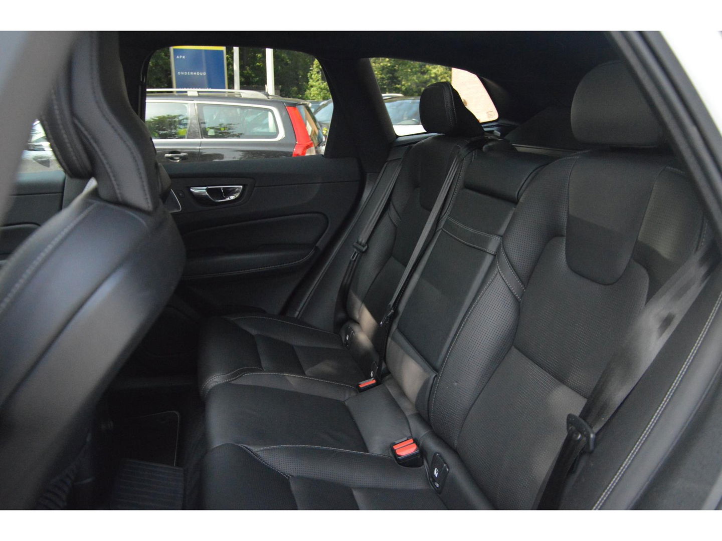 Volvo XC60 T8 Hybride AWD Inscription | Pilot-Assist | Bowers & Wilkins | 360º Camera | Head-Up Display | Stoel ventilatie |