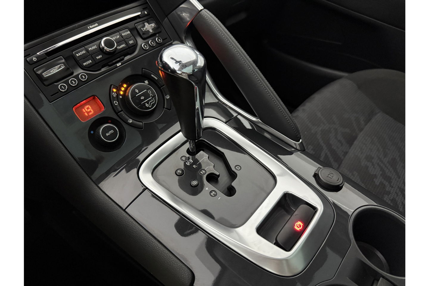 Peugeot 3008 1.6 THP ST | APK tot 03-2026 | 157PK Clima Cruise Trekhaak Navigatie PDC 17"LMV