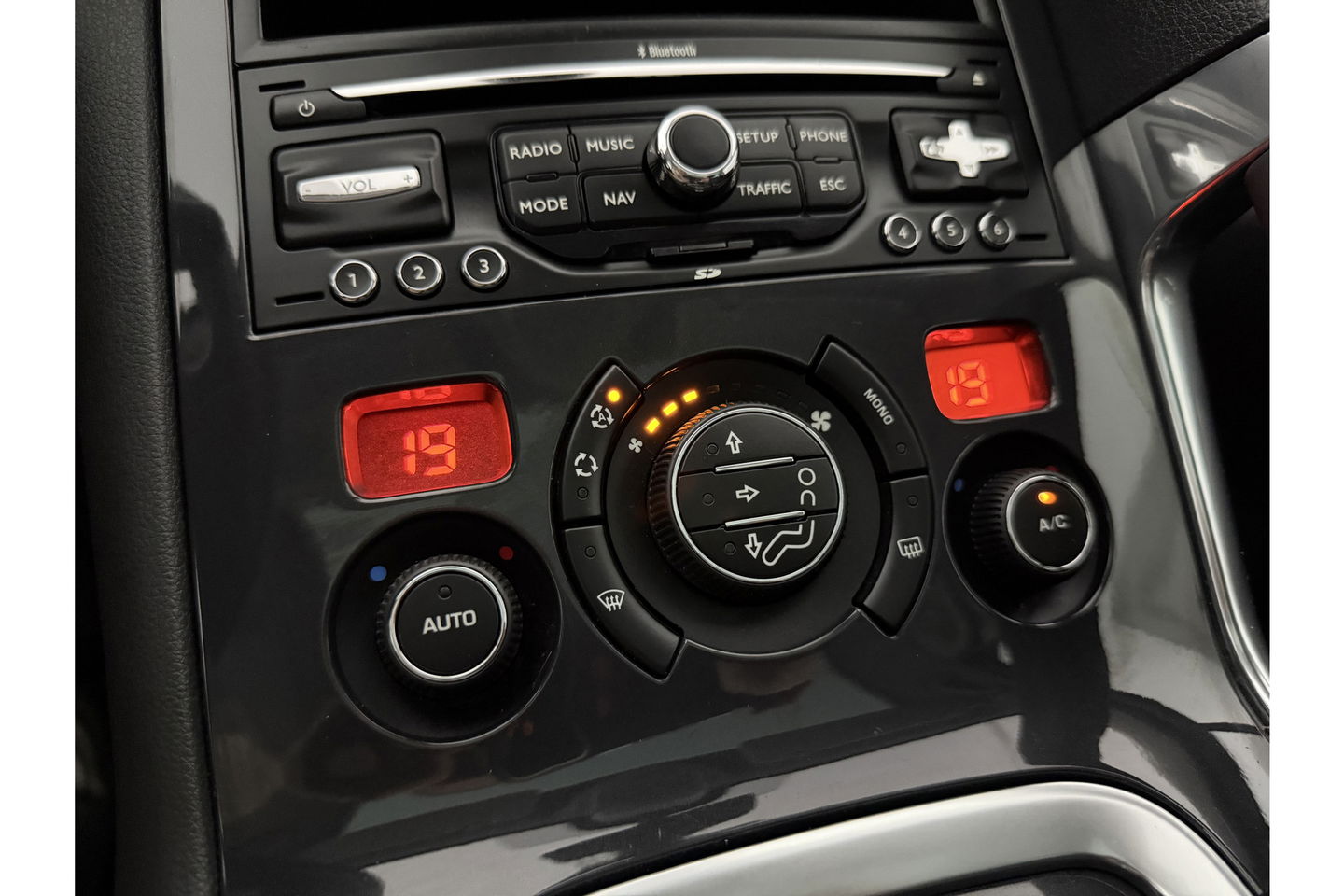 Peugeot 3008 1.6 THP ST | APK tot 03-2026 | 157PK Clima Cruise Trekhaak Navigatie PDC 17"LMV