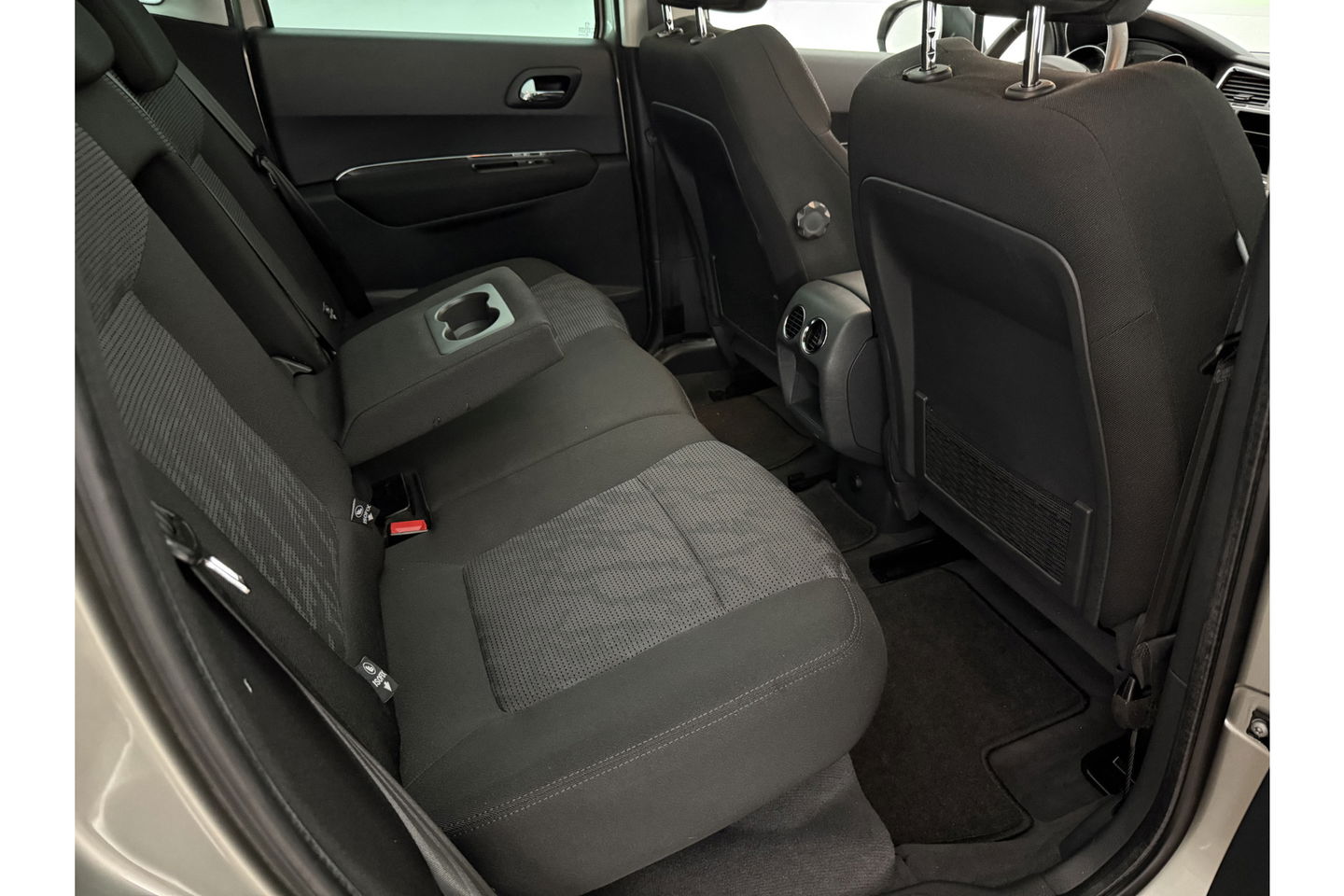 Peugeot 3008 1.6 THP ST | APK tot 03-2026 | 157PK Clima Cruise Trekhaak Navigatie PDC 17"LMV