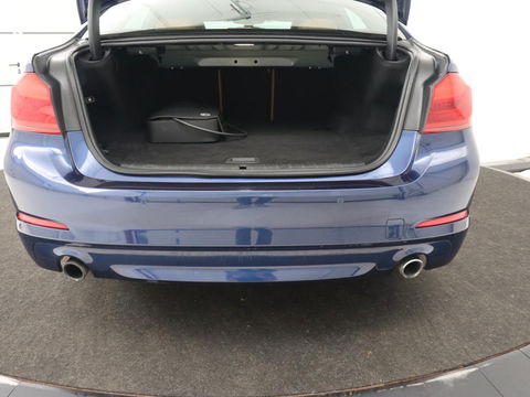 BMW 5 Serie 530e iPerformance | Leder | Stoelverwarming | Sfeerverlichting | Full LED | Navigatie | Parkeerhulp | Sportstoelen | Cruise control | PHEV | Plug In