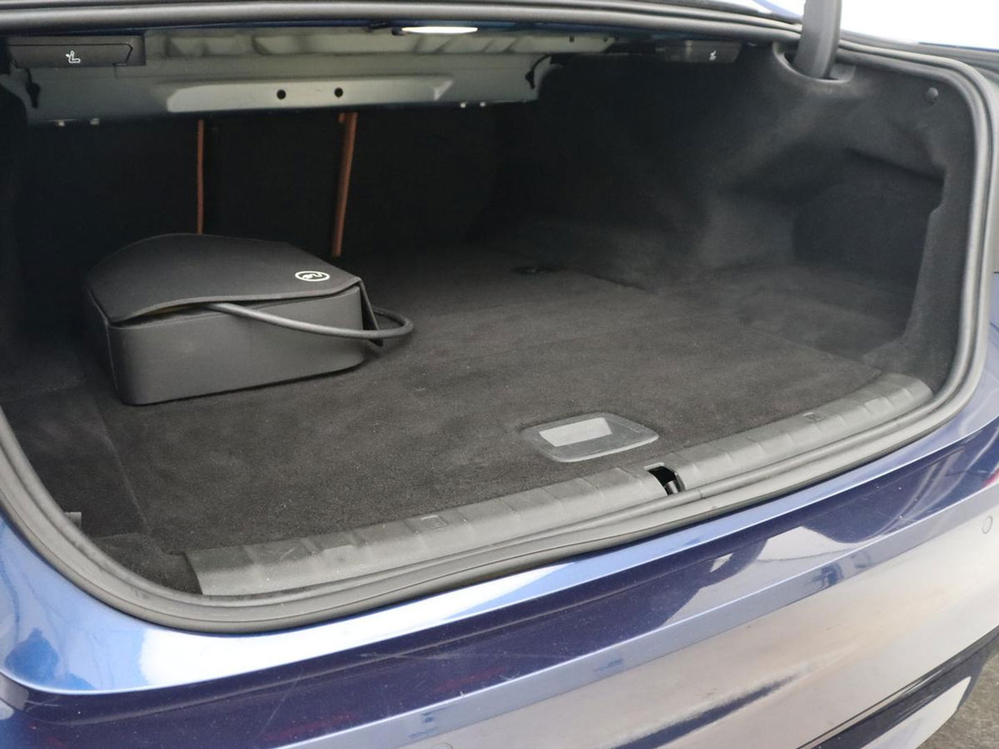 BMW 5 Serie 530e iPerformance | Leder | Stoelverwarming | Sfeerverlichting | Full LED | Navigatie | Parkeerhulp | Sportstoelen | Cruise control | PHEV | Plug In