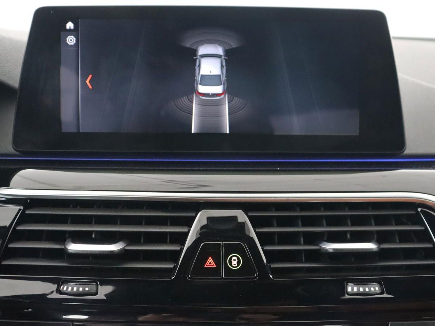 BMW 5 Serie 530e iPerformance | Leder | Stoelverwarming | Sfeerverlichting | Full LED | Navigatie | Parkeerhulp | Sportstoelen | Cruise control | PHEV | Plug In