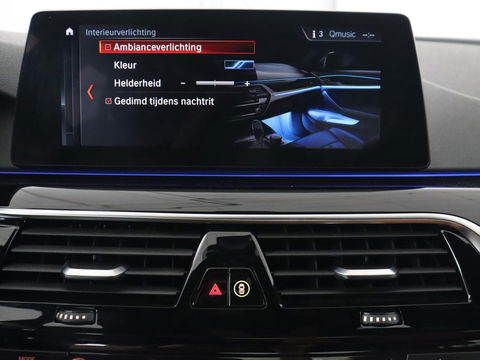 BMW 5 Serie 530e iPerformance | Leder | Stoelverwarming | Sfeerverlichting | Full LED | Navigatie | Parkeerhulp | Sportstoelen | Cruise control | PHEV | Plug In