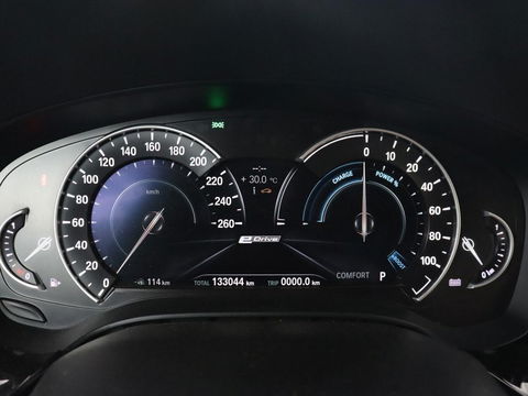 BMW 5 Serie 530e iPerformance | Leder | Stoelverwarming | Sfeerverlichting | Full LED | Navigatie | Parkeerhulp | Sportstoelen | Cruise control | PHEV | Plug In