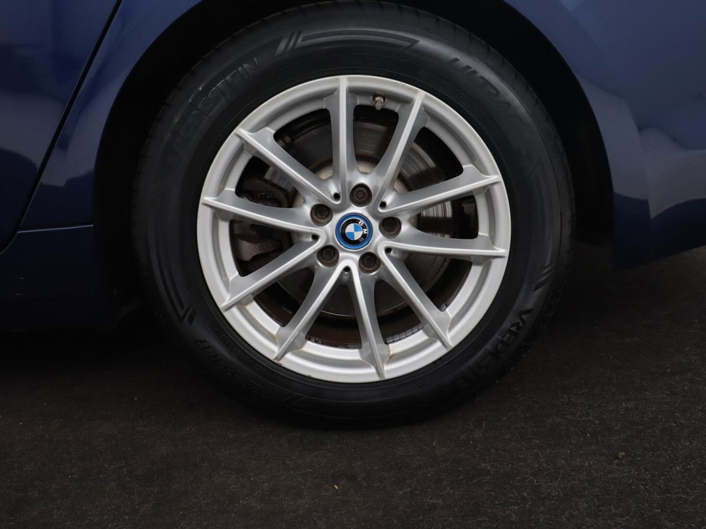 BMW 5 Serie 530e iPerformance | Leder | Stoelverwarming | Sfeerverlichting | Full LED | Navigatie | Parkeerhulp | Sportstoelen | Cruise control | PHEV | Plug In
