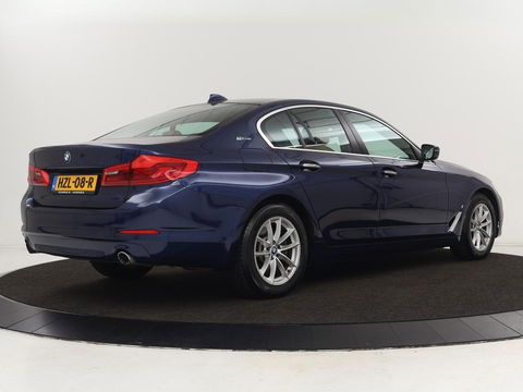 BMW 5 Serie 530e iPerformance | Leder | Stoelverwarming | Sfeerverlichting | Full LED | Navigatie | Parkeerhulp | Sportstoelen | Cruise control | PHEV | Plug In