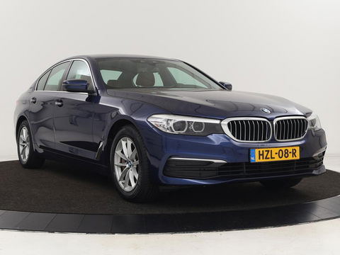 BMW 5 Serie 530e iPerformance | Leder | Stoelverwarming | Sfeerverlichting | Full LED | Navigatie | Parkeerhulp | Sportstoelen | Cruise control | PHEV | Plug In
