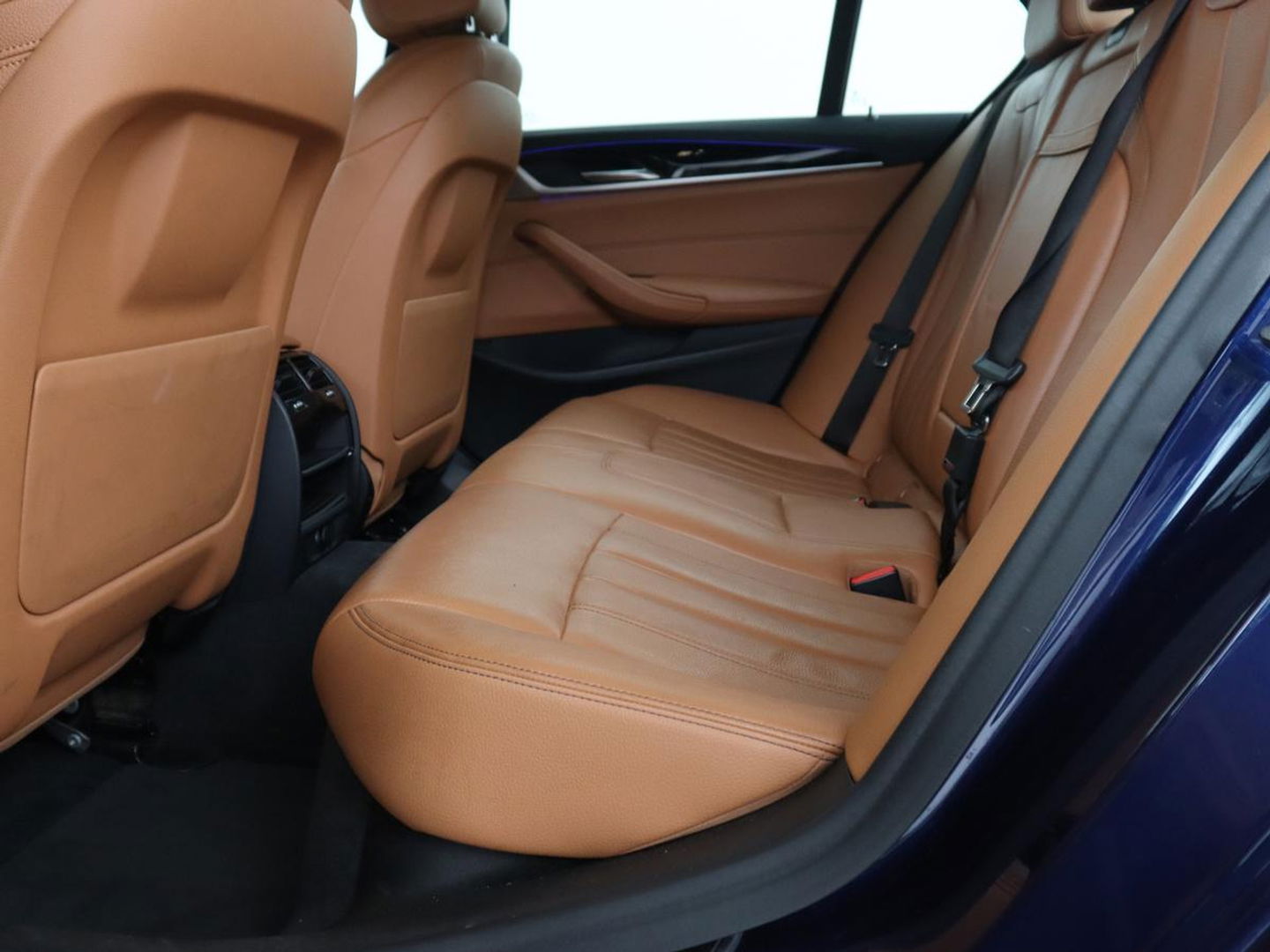 BMW 5 Serie 530e iPerformance | Leder | Stoelverwarming | Sfeerverlichting | Full LED | Navigatie | Parkeerhulp | Sportstoelen | Cruise control | PHEV | Plug In
