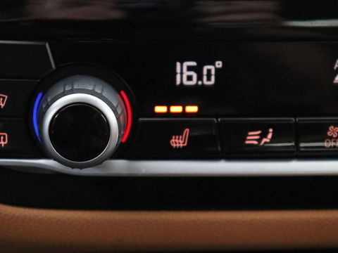 BMW 5 Serie 530e iPerformance | Leder | Stoelverwarming | Sfeerverlichting | Full LED | Navigatie | Parkeerhulp | Sportstoelen | Cruise control | PHEV | Plug In