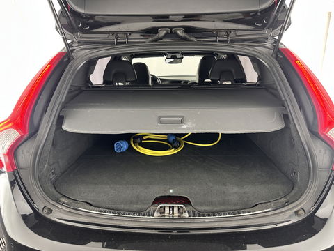Volvo V60 2.4 D6 Twin Engine R-Design-Sportpack Aut. *PANO | LUXURY-LEATHER | BI-XENON | PREMIUM AUDIO | NAVI-FULLMAP | MEMORY-PACK | HEATED-COMFORTSEATS | ECC | CAMERA | LANE-ASSIST | PDC | CRUISE | TOWBAR | 18''ALU*