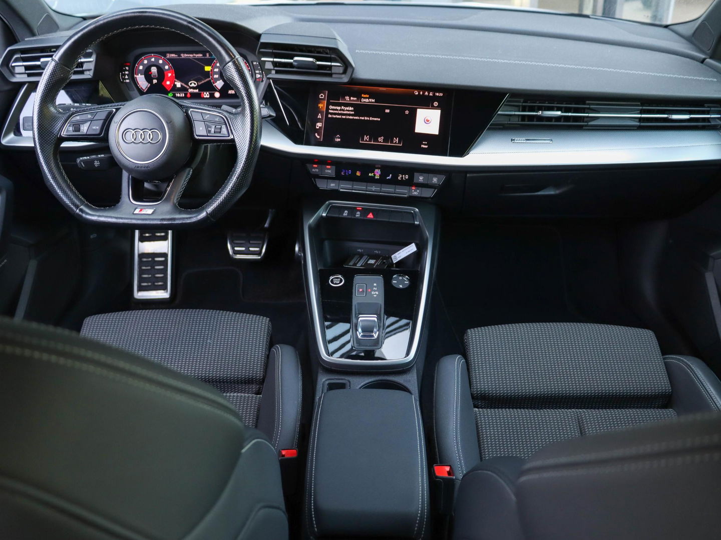 Audi A3 Sportback 30 TFSI S edition Aut. | 2x S Line | Matrix LED | Navigatie
