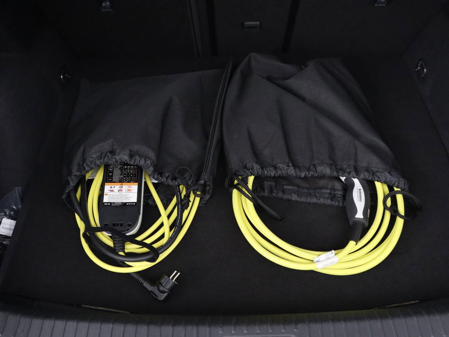 CUPRA Formentor 1.4 e-Hybrid | Carplay | Camera | Adaptive cruise | Stuurverwarming | Sportstoelen | Keyless | Sfeerverlichting | Full LED | PHEV | Plug In