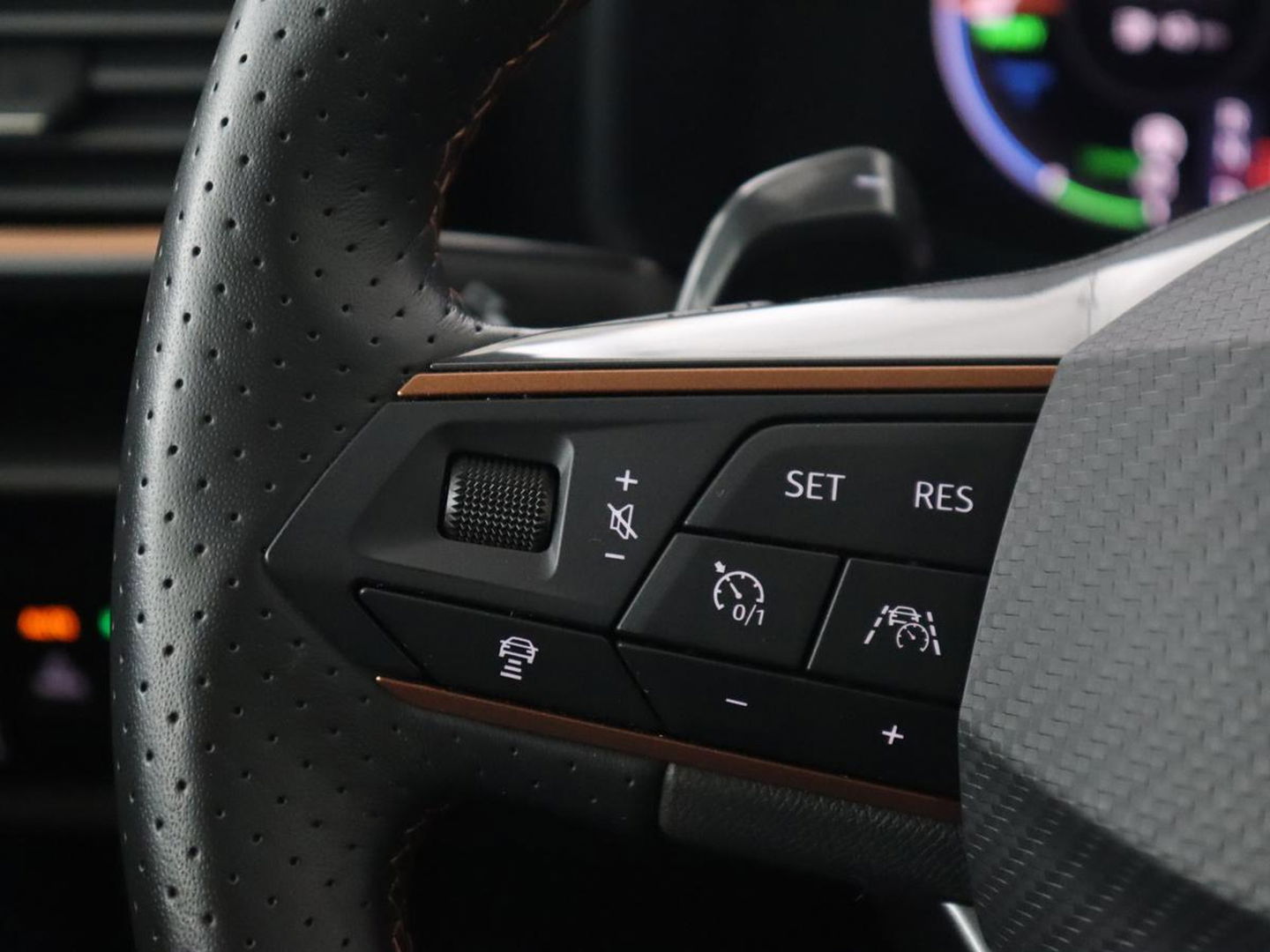 CUPRA Formentor 1.4 e-Hybrid | Carplay | Camera | Adaptive cruise | Stuurverwarming | Sportstoelen | Keyless | Sfeerverlichting | Full LED | PHEV | Plug In