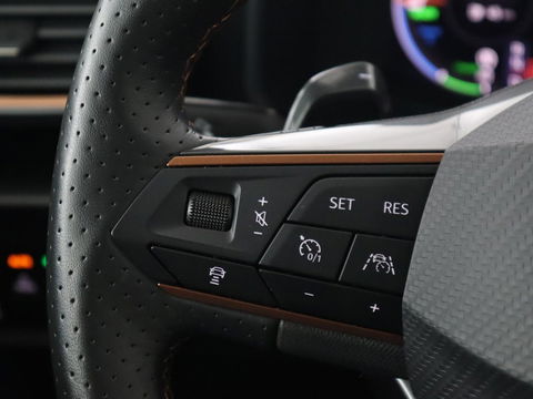 CUPRA Formentor 1.4 e-Hybrid | Carplay | Camera | Adaptive cruise | Stuurverwarming | Sportstoelen | Keyless | Sfeerverlichting | Full LED | PHEV | Plug In