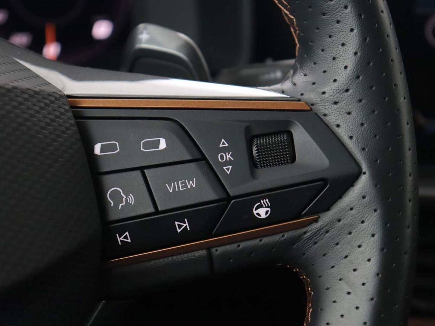 CUPRA Formentor 1.4 e-Hybrid | Carplay | Camera | Adaptive cruise | Stuurverwarming | Sportstoelen | Keyless | Sfeerverlichting | Full LED | PHEV | Plug In
