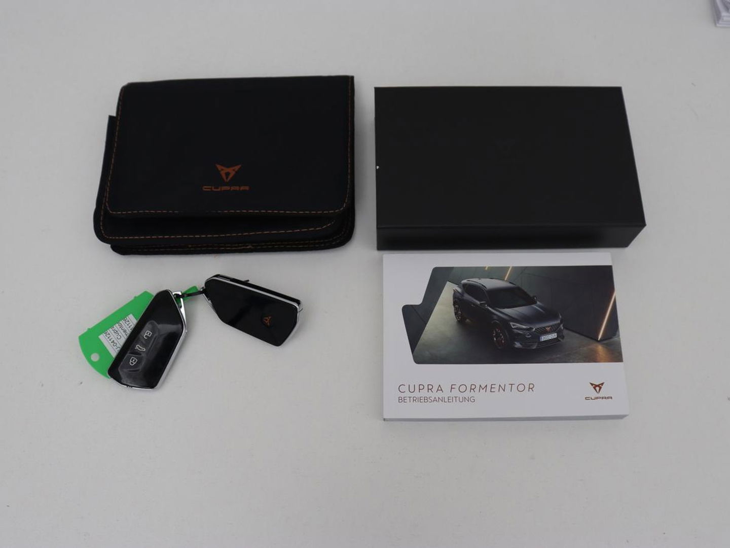 CUPRA Formentor 1.4 e-Hybrid | Carplay | Camera | Adaptive cruise | Stuurverwarming | Sportstoelen | Keyless | Sfeerverlichting | Full LED | PHEV | Plug In