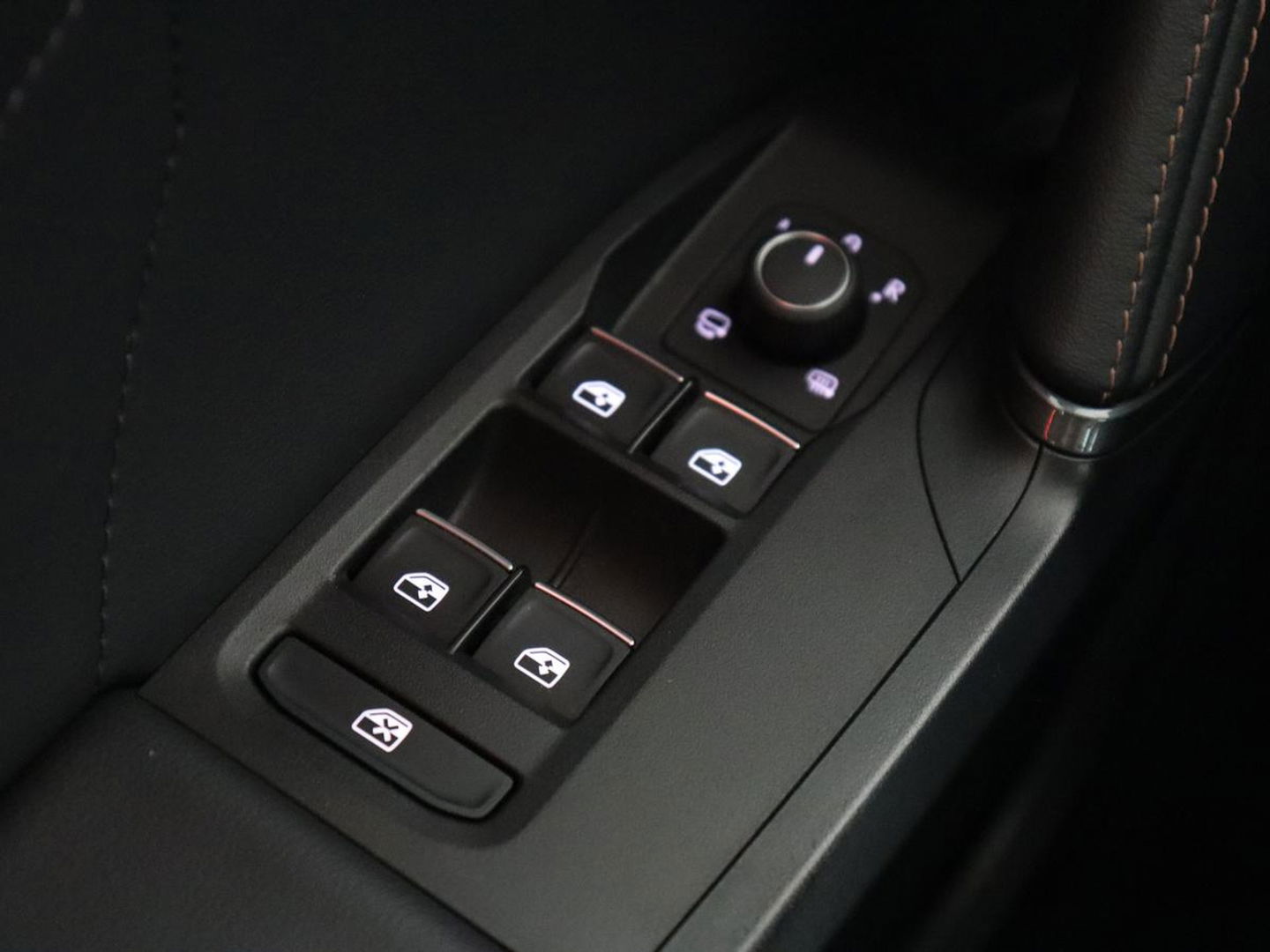 CUPRA Formentor 1.4 e-Hybrid | Carplay | Camera | Adaptive cruise | Stuurverwarming | Sportstoelen | Keyless | Sfeerverlichting | Full LED | PHEV | Plug In