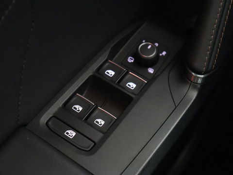 CUPRA Formentor 1.4 e-Hybrid | Carplay | Camera | Adaptive cruise | Stuurverwarming | Sportstoelen | Keyless | Sfeerverlichting | Full LED | PHEV | Plug In