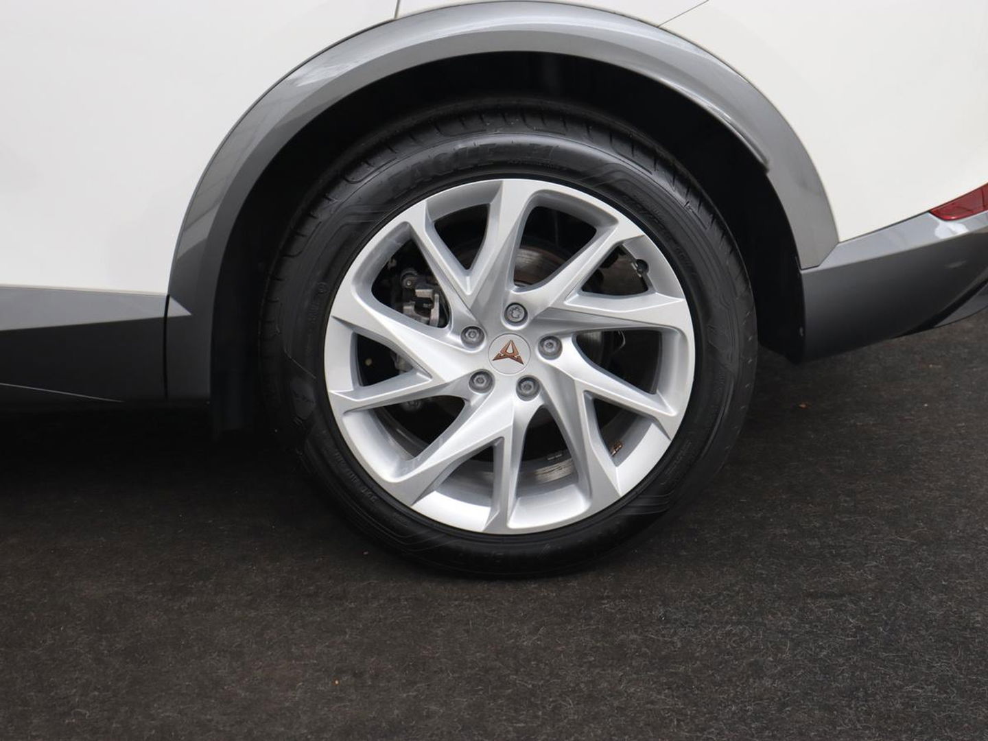 CUPRA Formentor 1.4 e-Hybrid | Carplay | Camera | Adaptive cruise | Stuurverwarming | Sportstoelen | Keyless | Sfeerverlichting | Full LED | PHEV | Plug In