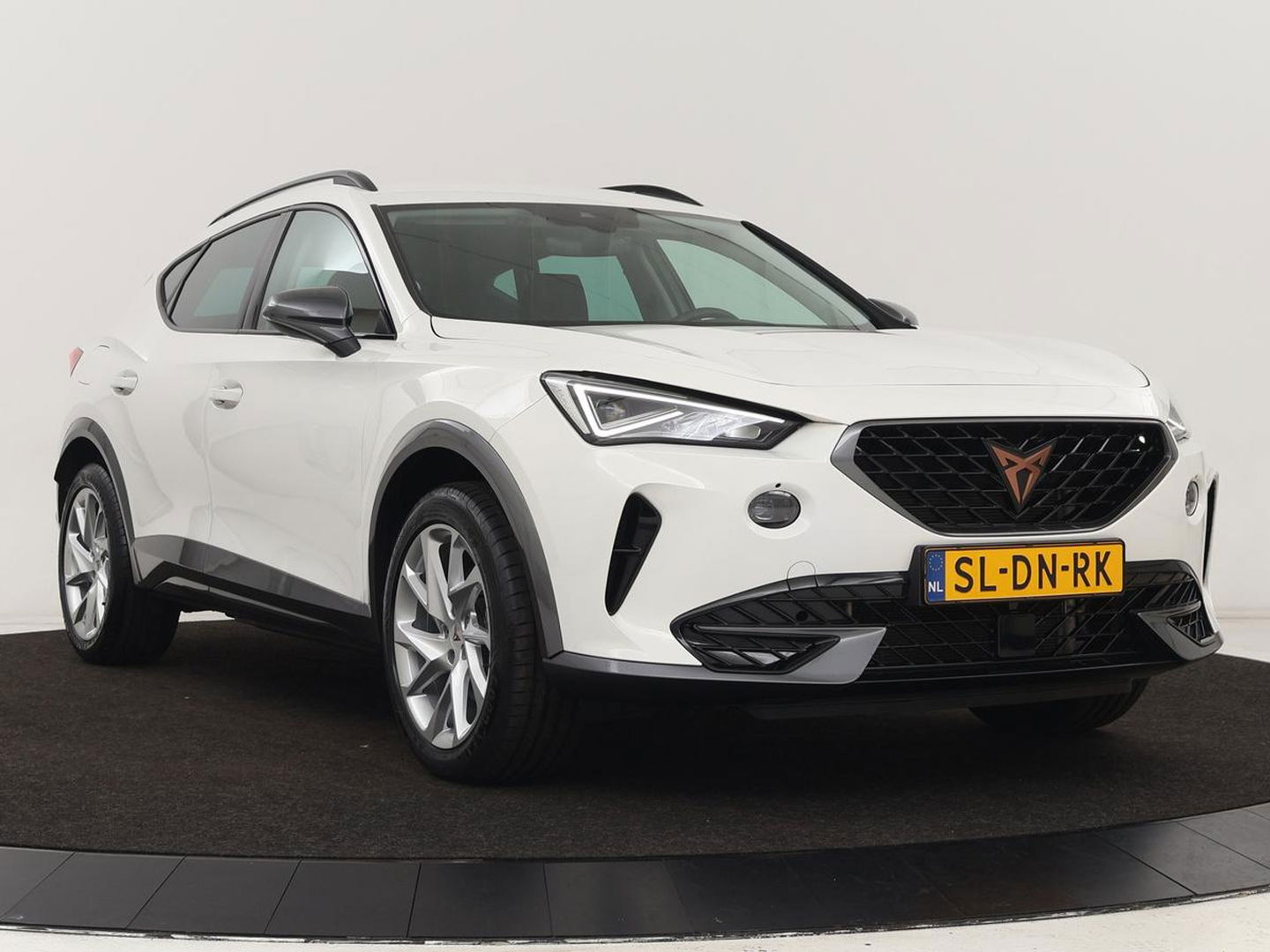 CUPRA Formentor 1.4 e-Hybrid | Carplay | Camera | Adaptive cruise | Stuurverwarming | Sportstoelen | Keyless | Sfeerverlichting | Full LED | PHEV | Plug In