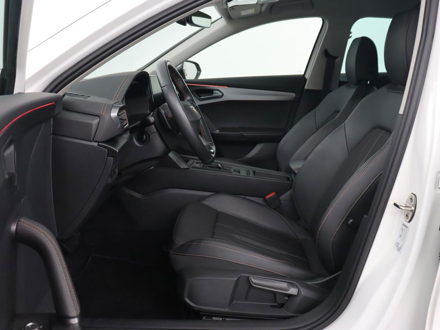 CUPRA Formentor 1.4 e-Hybrid | Carplay | Camera | Adaptive cruise | Stuurverwarming | Sportstoelen | Keyless | Sfeerverlichting | Full LED | PHEV | Plug In