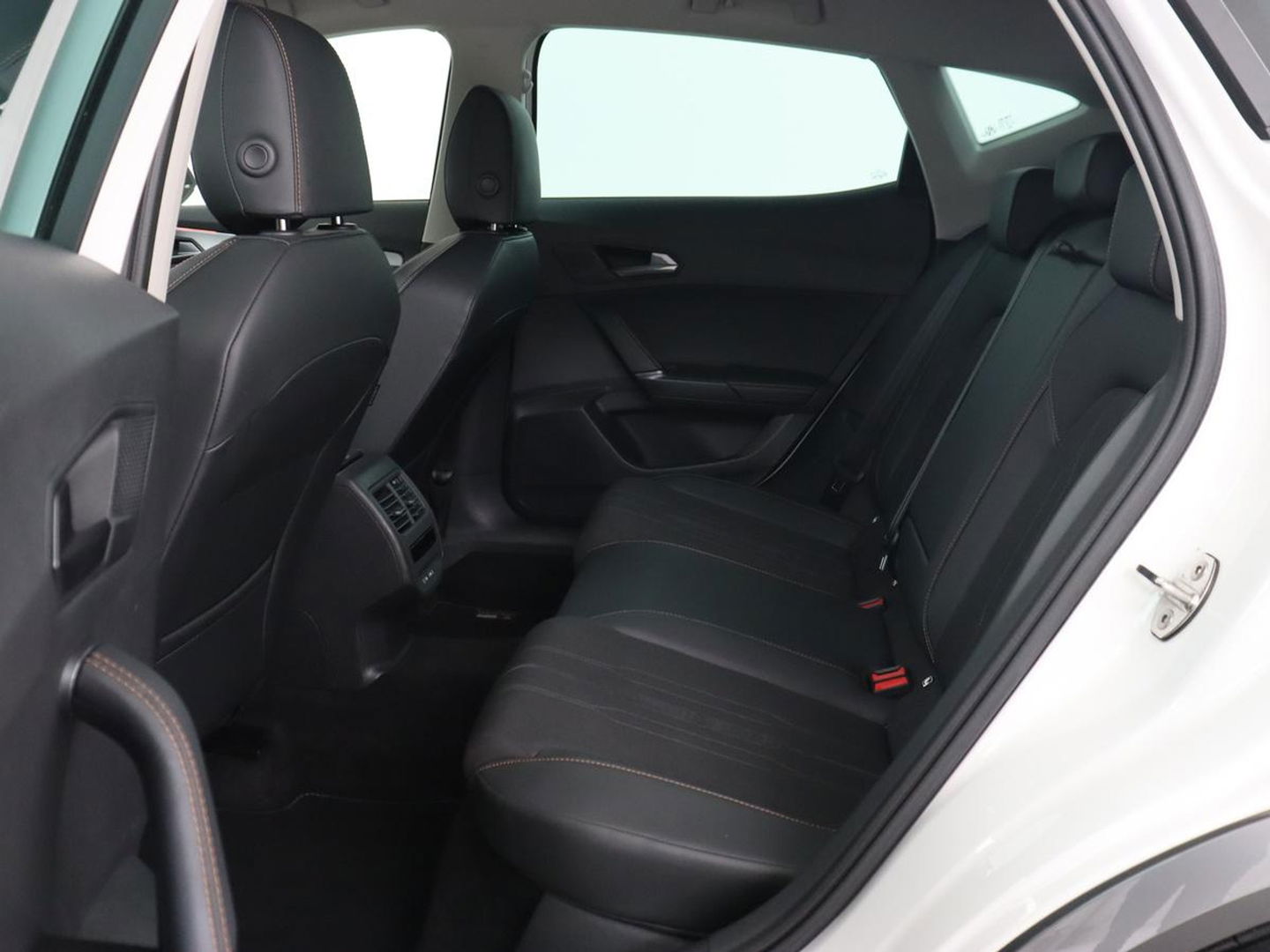 CUPRA Formentor 1.4 e-Hybrid | Carplay | Camera | Adaptive cruise | Stuurverwarming | Sportstoelen | Keyless | Sfeerverlichting | Full LED | PHEV | Plug In