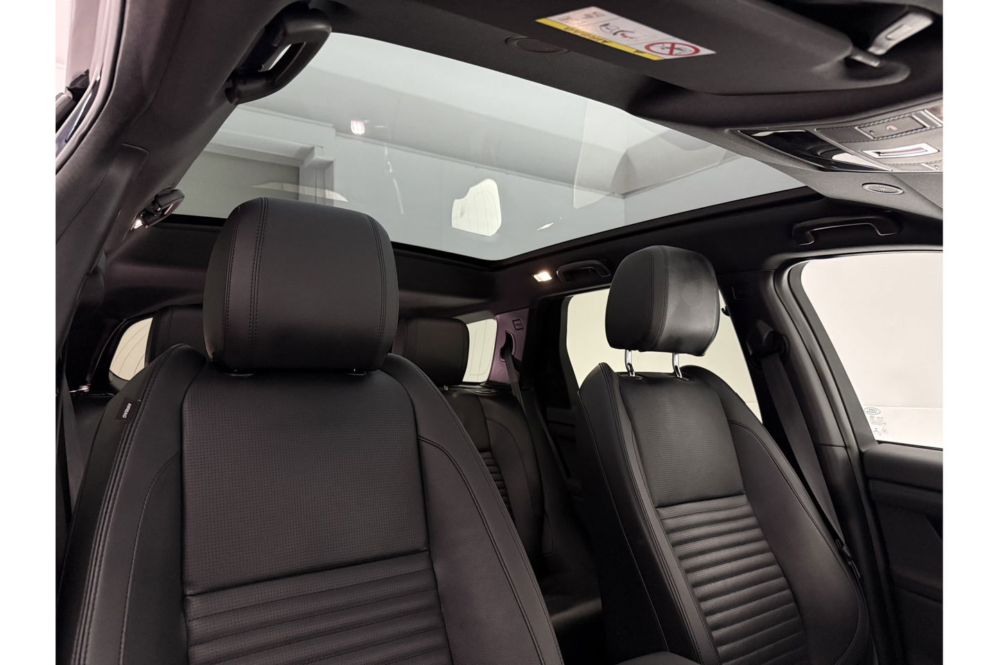 Land Rover Discovery Sport P300e 1.5 R-Dynamic HSE 254PK Pano Memory ACC Camera Carplay Clima Leder LED Trekhaak Virtual Navi PDC 20"LMV