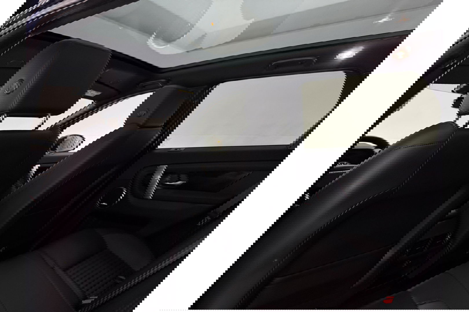 Land Rover Discovery P300e 1.5 R-Dynamic HSE 254PK Pano Memory ACC Camera Carplay Clima Leder LED Trekhaak Virtual Navi PDC 20"LMV