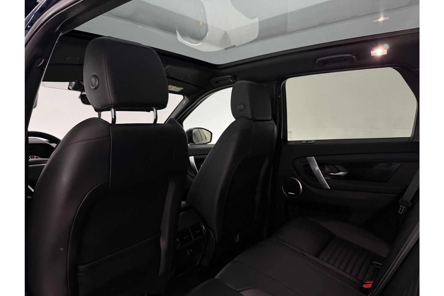 Land Rover Discovery P300e 1.5 R-Dynamic HSE 254PK Pano Memory ACC Camera Carplay Clima Leder LED Trekhaak Virtual Navi PDC 20"LMV