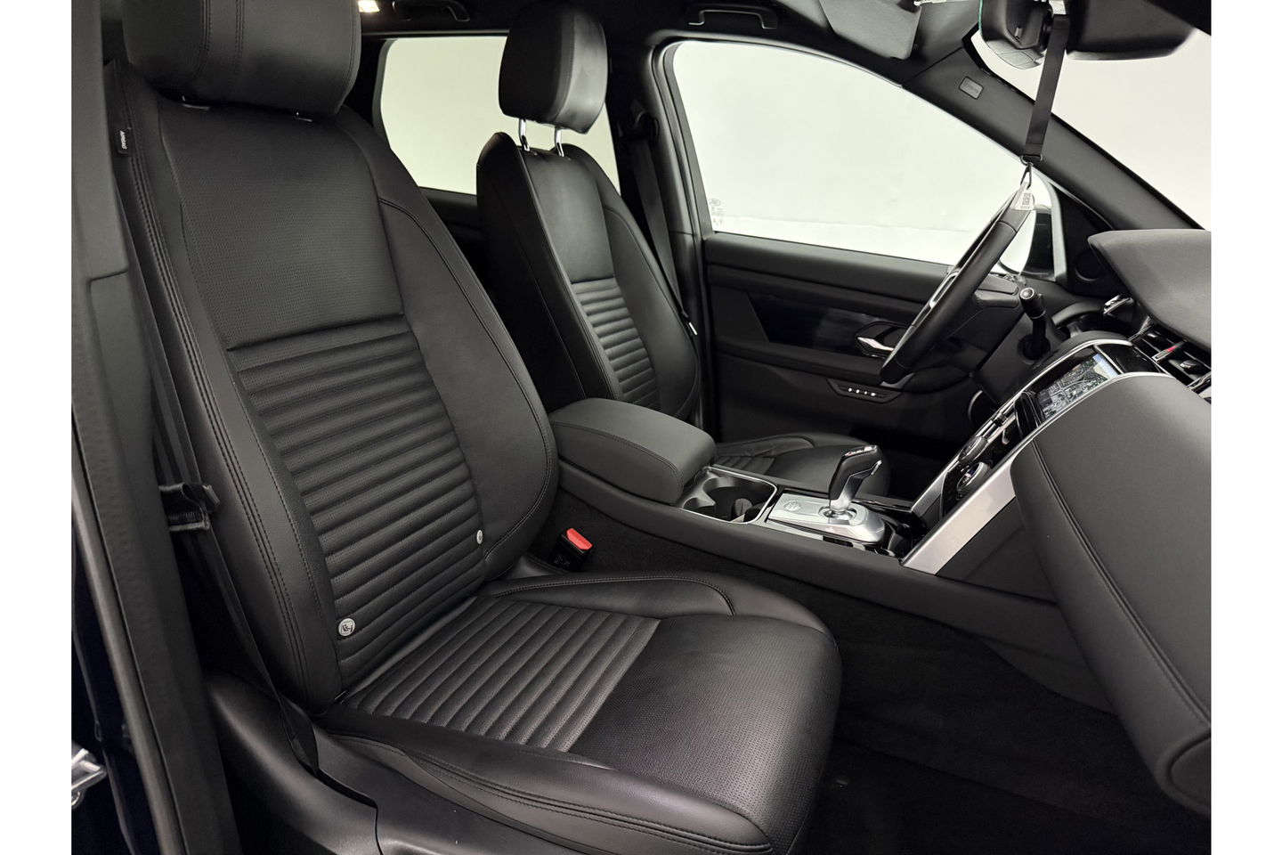 Land Rover Discovery P300e 1.5 R-Dynamic HSE 254PK Pano Memory ACC Camera Carplay Clima Leder LED Trekhaak Virtual Navi PDC 20"LMV