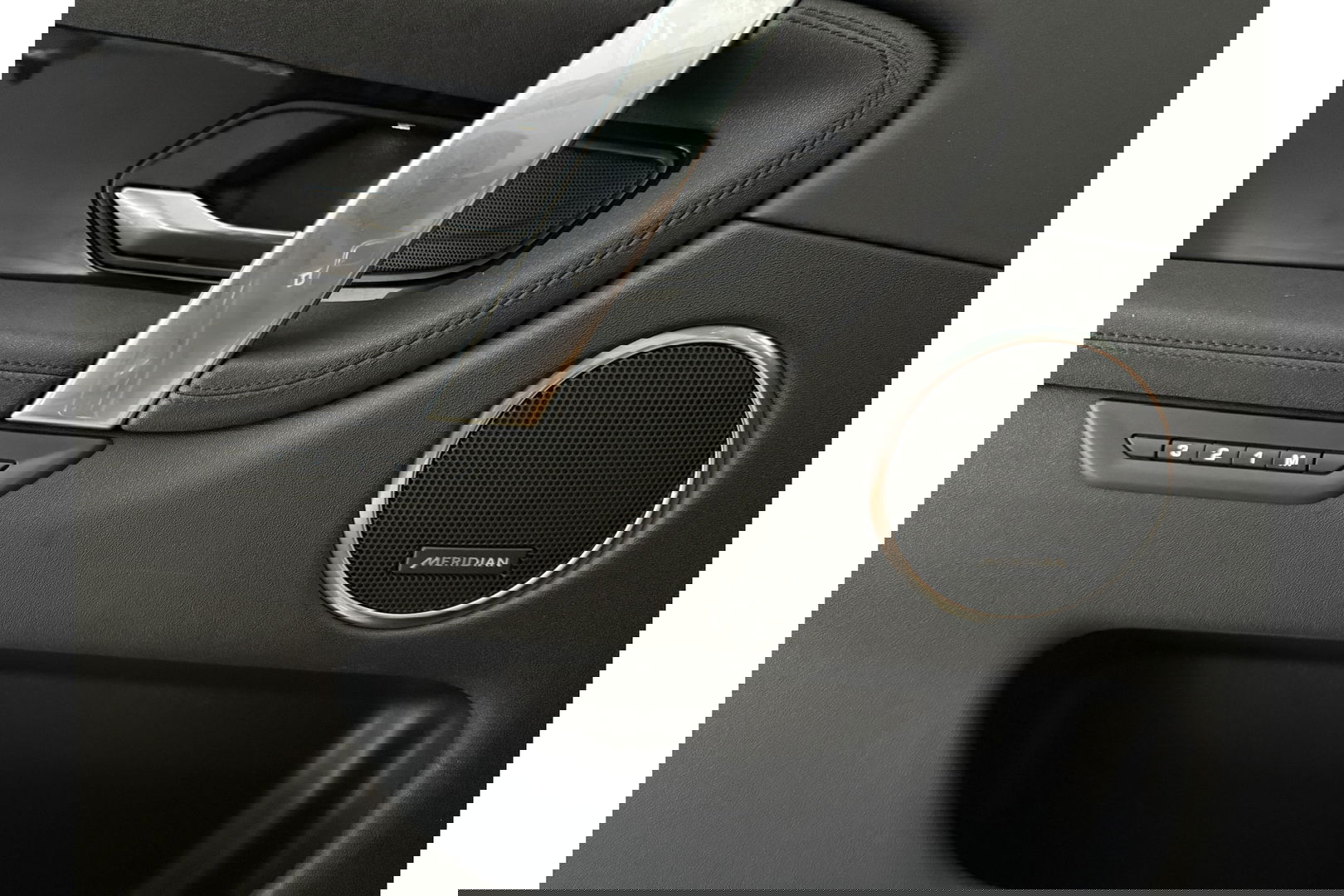 Land Rover Discovery P300e 1.5 R-Dynamic HSE 254PK Pano Memory ACC Camera Carplay Clima Leder LED Trekhaak Virtual Navi PDC 20"LMV