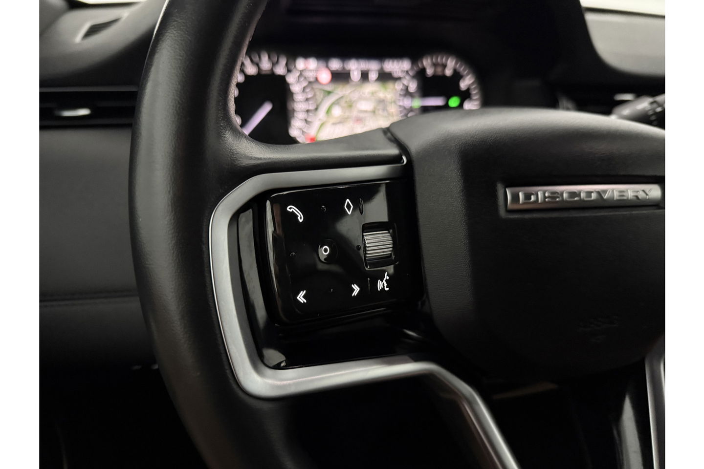 Land Rover Discovery P300e 1.5 R-Dynamic HSE 254PK Pano Memory ACC Camera Carplay Clima Leder LED Trekhaak Virtual Navi PDC 20"LMV