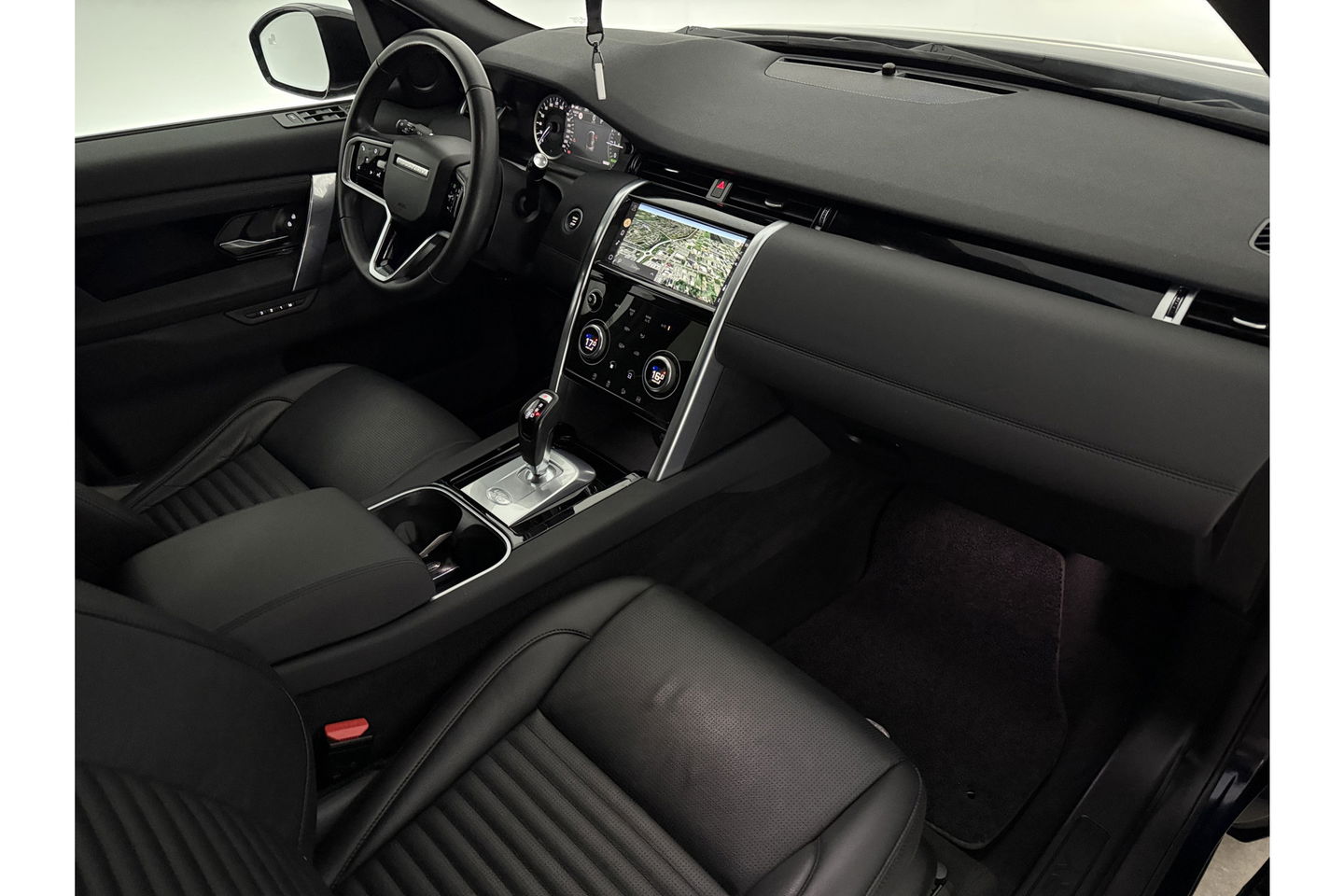 Land Rover Discovery P300e 1.5 R-Dynamic HSE 254PK Pano Memory ACC Camera Carplay Clima Leder LED Trekhaak Virtual Navi PDC 20"LMV