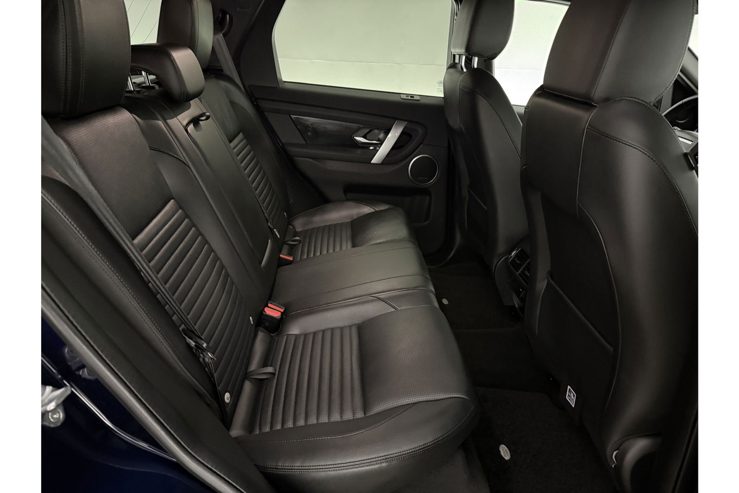 Land Rover Discovery P300e 1.5 R-Dynamic HSE 254PK Pano Memory ACC Camera Carplay Clima Leder LED Trekhaak Virtual Navi PDC 20"LMV